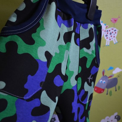 Klasické tepláky Military s kapsami