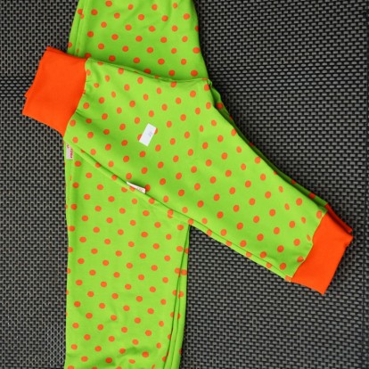 Vysokogramážní tepláčky Puntos oranž na zelené